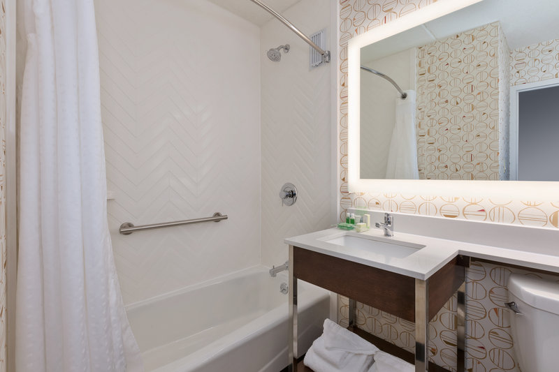 HOLIDAY INN WESTBURY