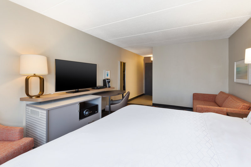 HOLIDAY INN WESTBURY