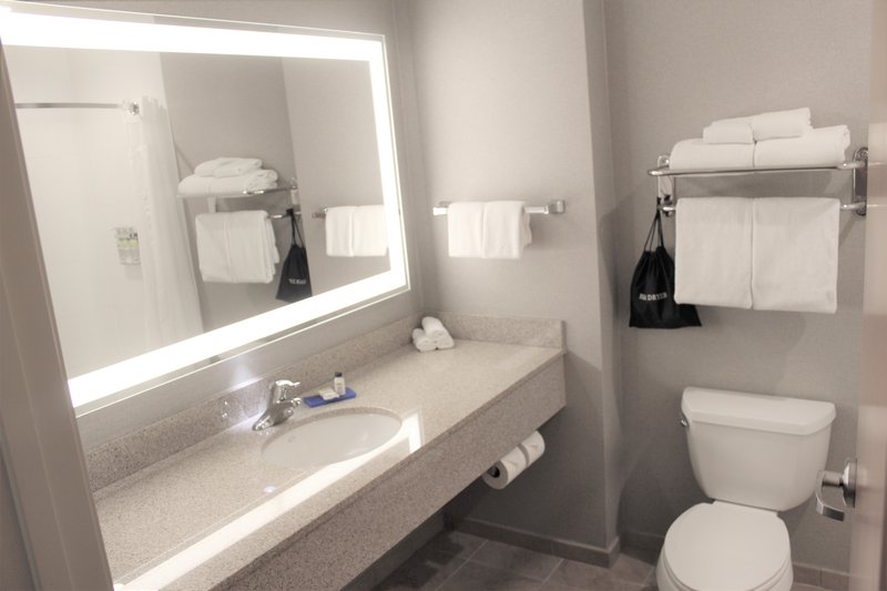 HOLIDAY INN EXP STES CHENEY