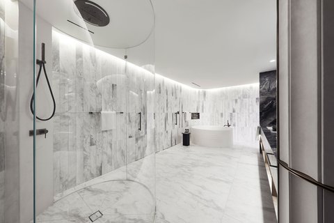 Baño de la Suite Extreme WOW