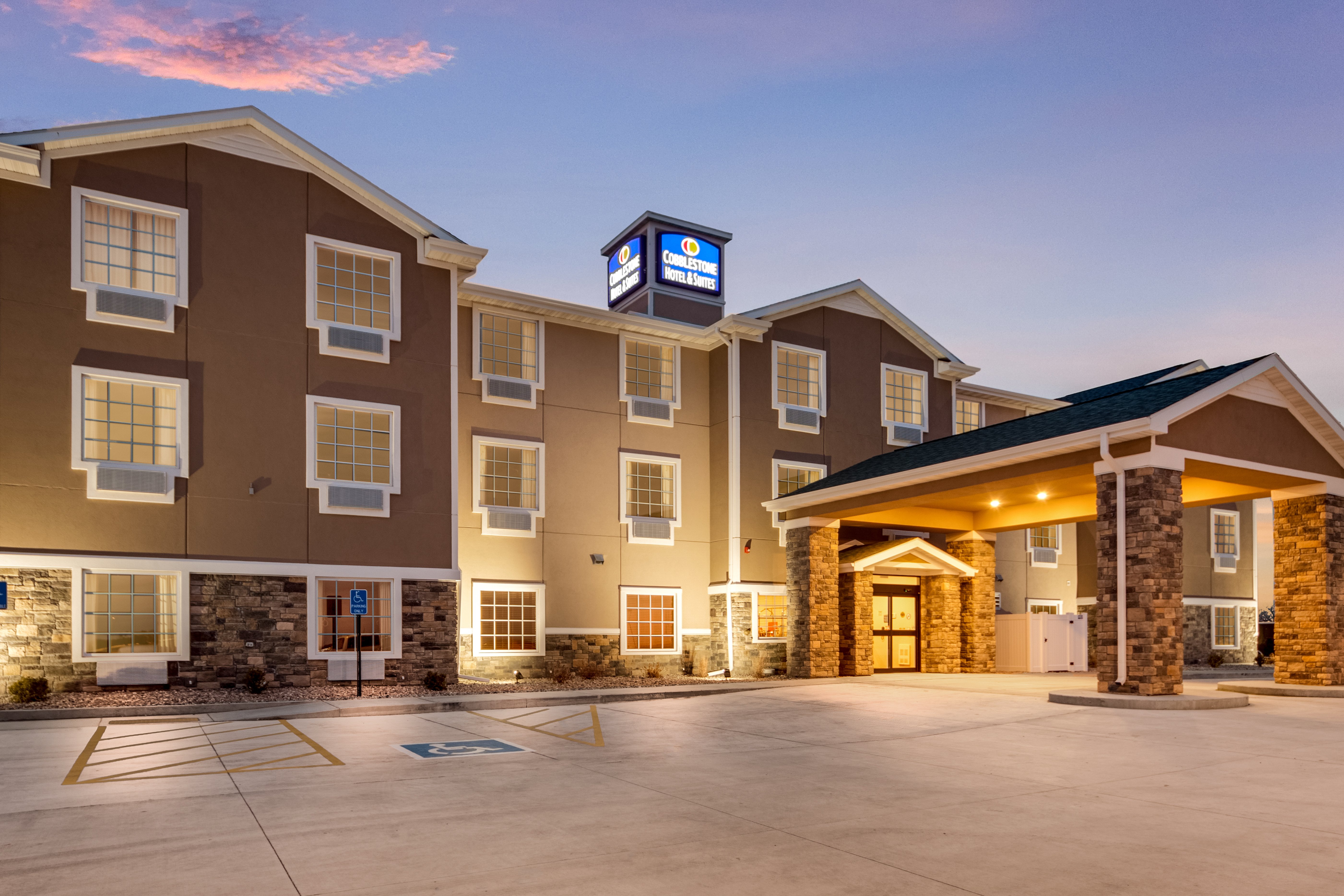 Cobblestone Hotel & Suites