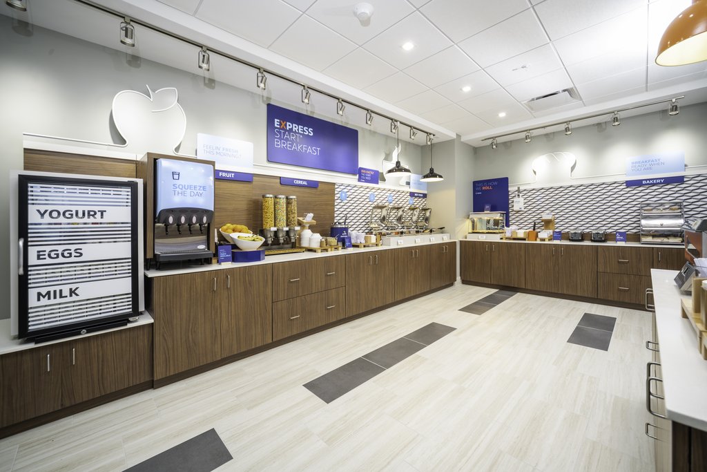 Holiday Inn Express & Suites FORT MYERS AIRPORT