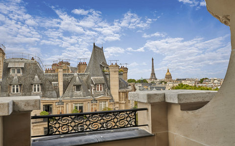 Eiffel Deluxe Room With Balcony