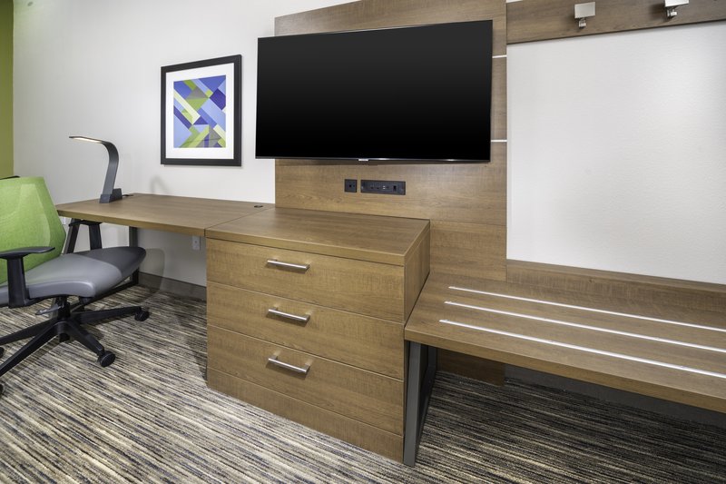 Holiday Inn Express and Suites Fort Myers Airport