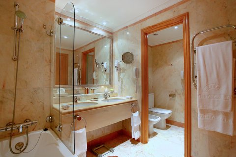 HQL Classic Room Bathroom