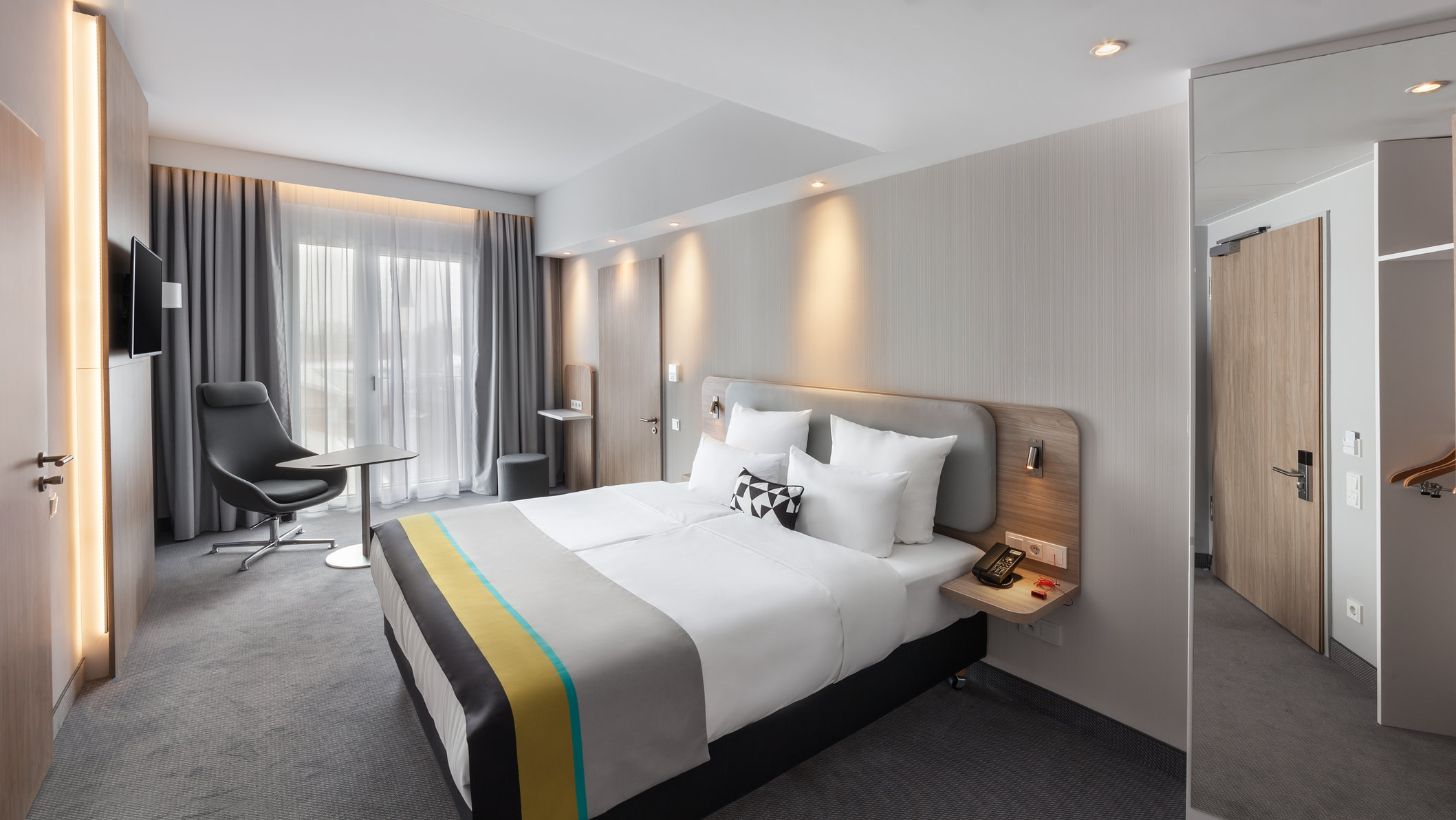 Holiday Inn Express Düsseldorf - Hauptbahnhof by IHG Room Type - Standard Queen Room - Accessible