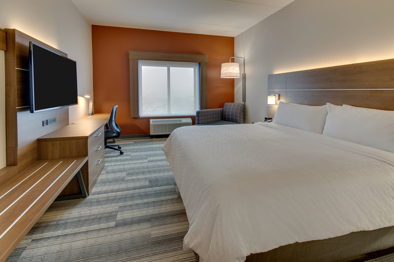 Holiday Inn Express and Suites Nashville MetroCenter Downtown
