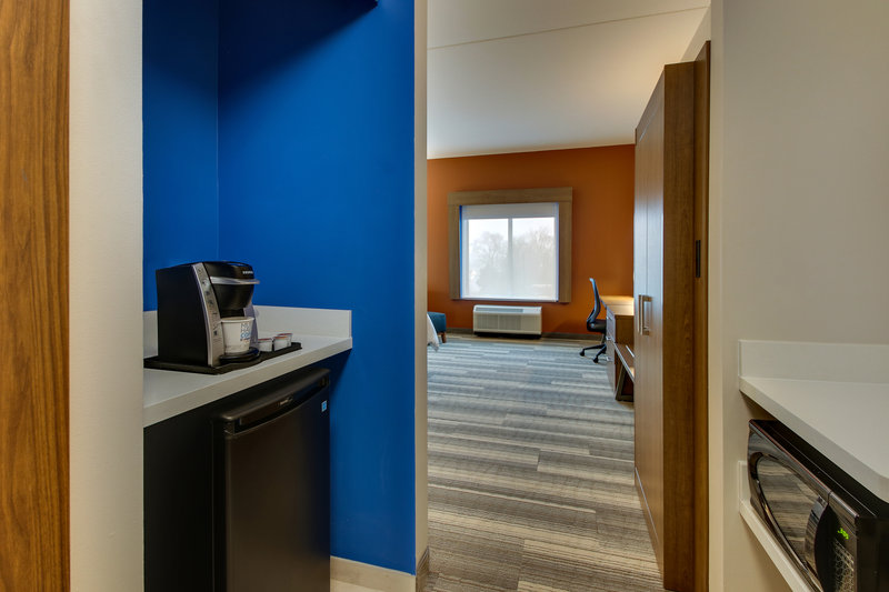 Holiday Inn Express and Suites Nashville MetroCenter Downtown