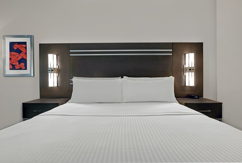 Holiday Inn Express and Suites Houston Memorial – City Centre