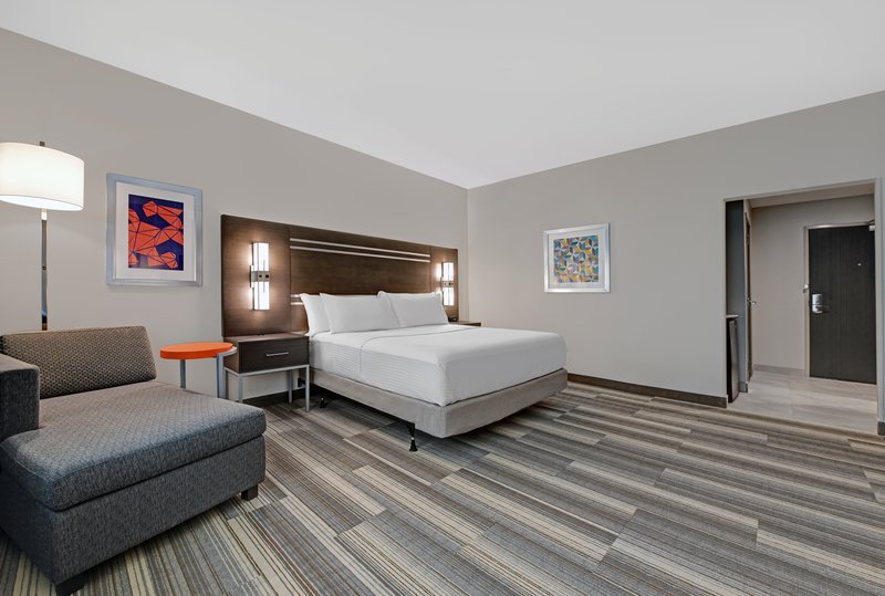 Holiday Inn Express and Suites Houston Memorial – City Centre