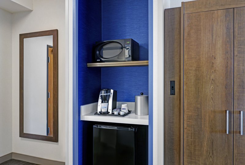 HOLIDAY INN EXP STES OR COAST