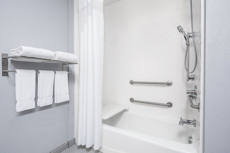 KING MOBILITY ACCESSIBLE TUB NONSMOKING