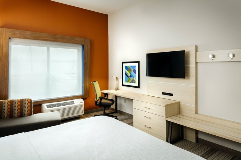Holiday Inn Express and Suites Medford