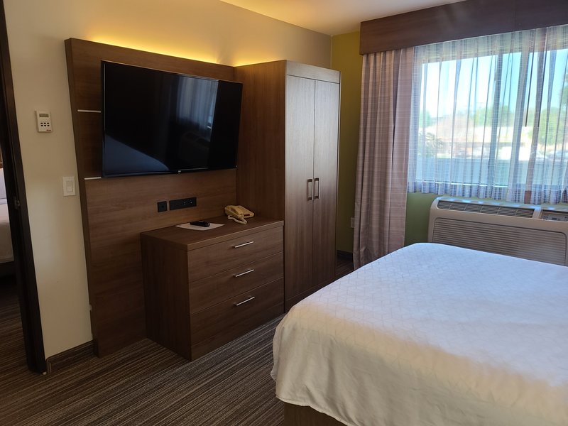 HOLIDAY INN WOODLAND HILLS