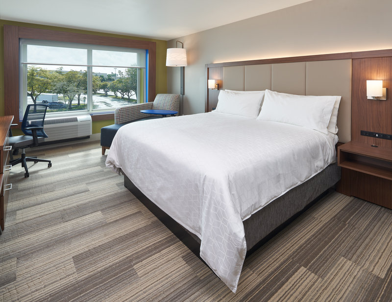 Holiday Inn Express and Suites Doral – Miami