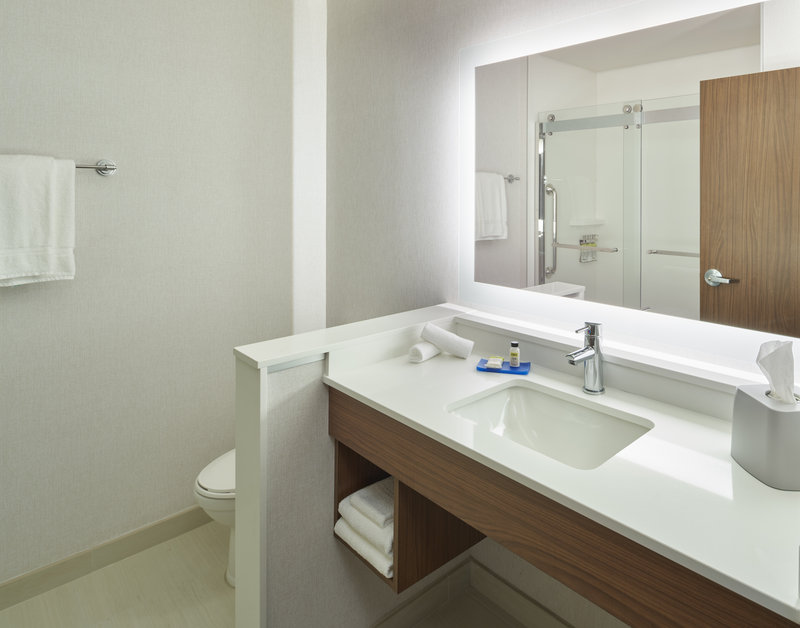 Holiday Inn Express and Suites Doral – Miami