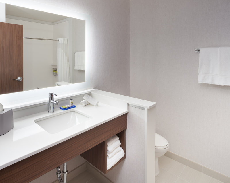 Holiday Inn Express and Suites Doral – Miami