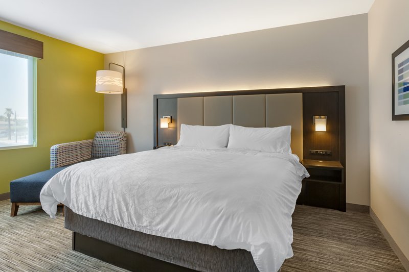 Holiday Inn Express and Suites Phoenix Dwtn – State Capitol