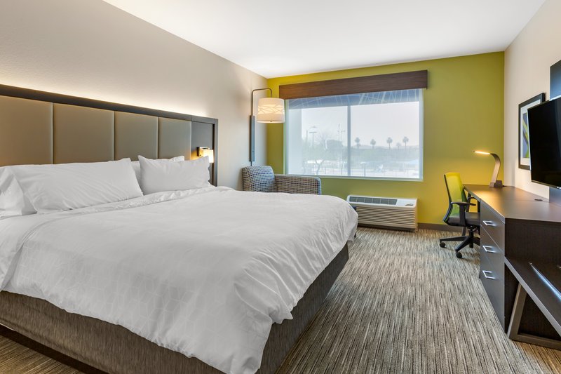 1 KING BED STANDARD NON SMOKING