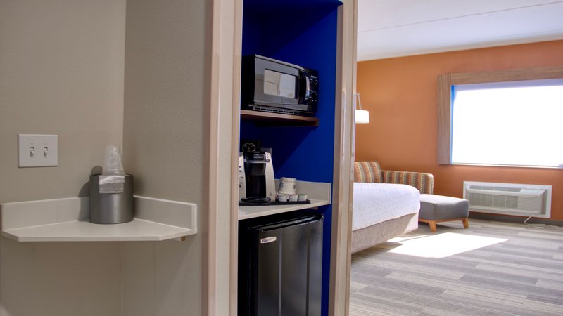 HOLIDAY INN EXP STES BYRAM