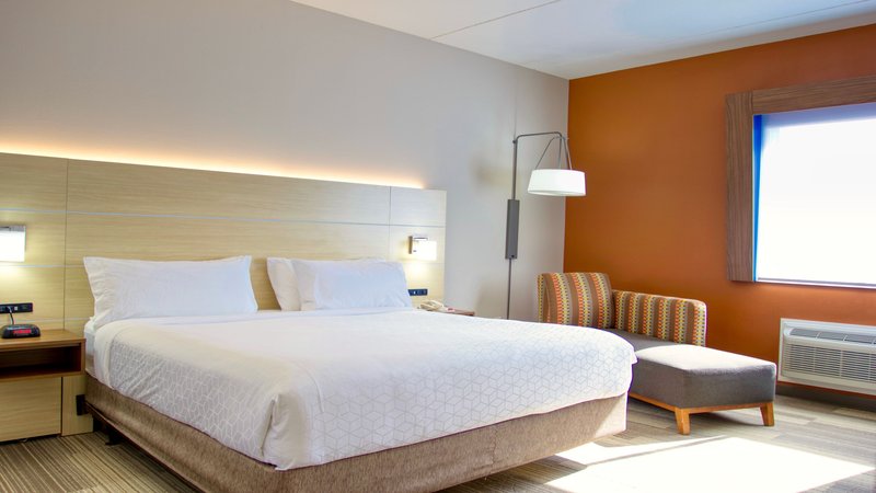 HOLIDAY INN EXP STES BYRAM