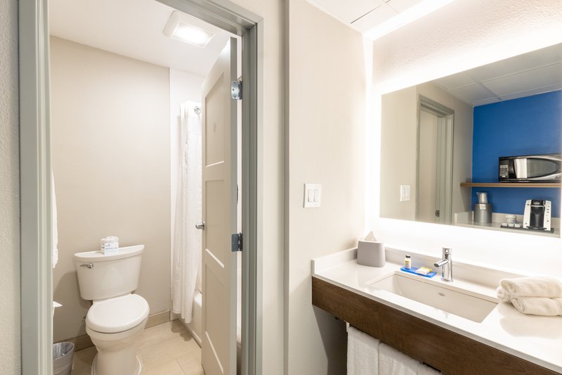 Holiday Inn Express Anaheim West