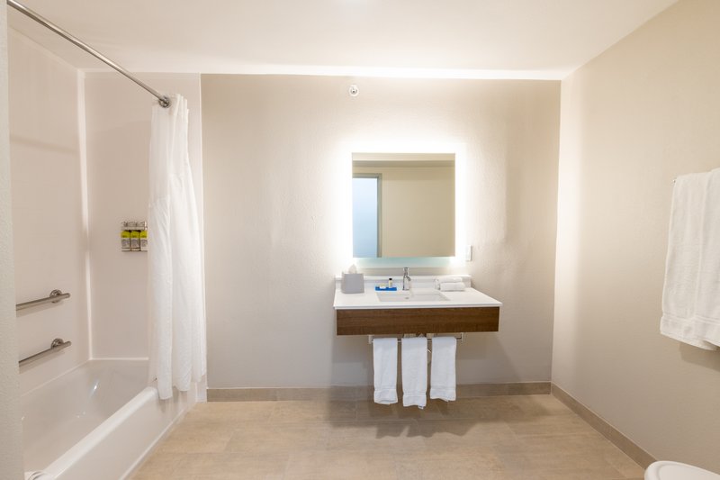 KING MOBILITY ACCESSIBLE TUB NONSMOKING