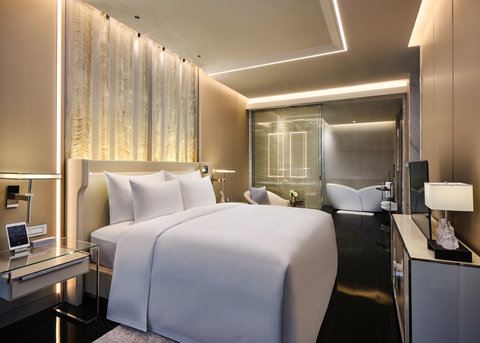 Grand Suite Bedroom