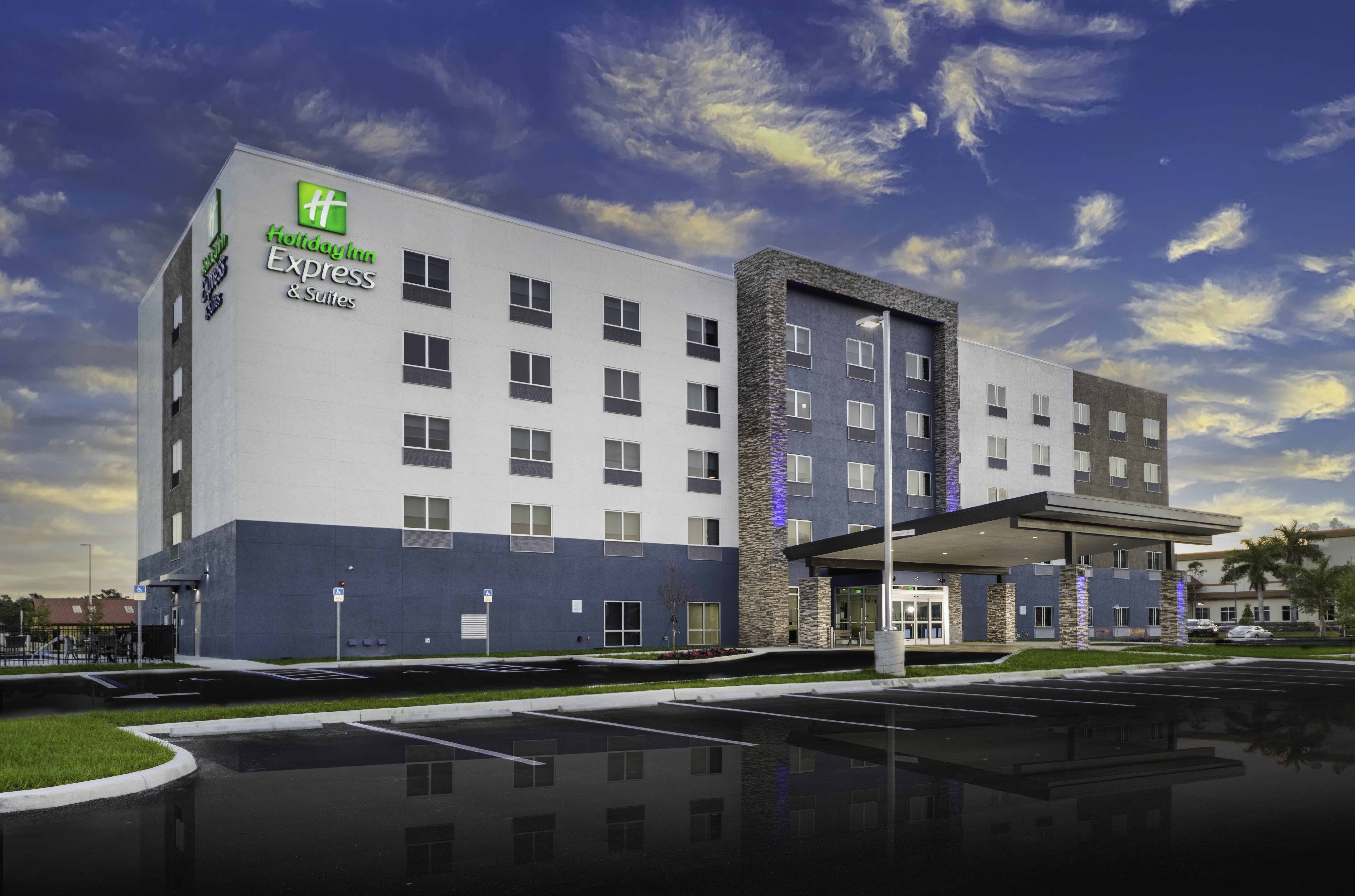 Holiday Inn Express & Suites Airport