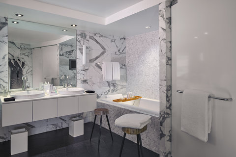 Parkview Suite Bathroom