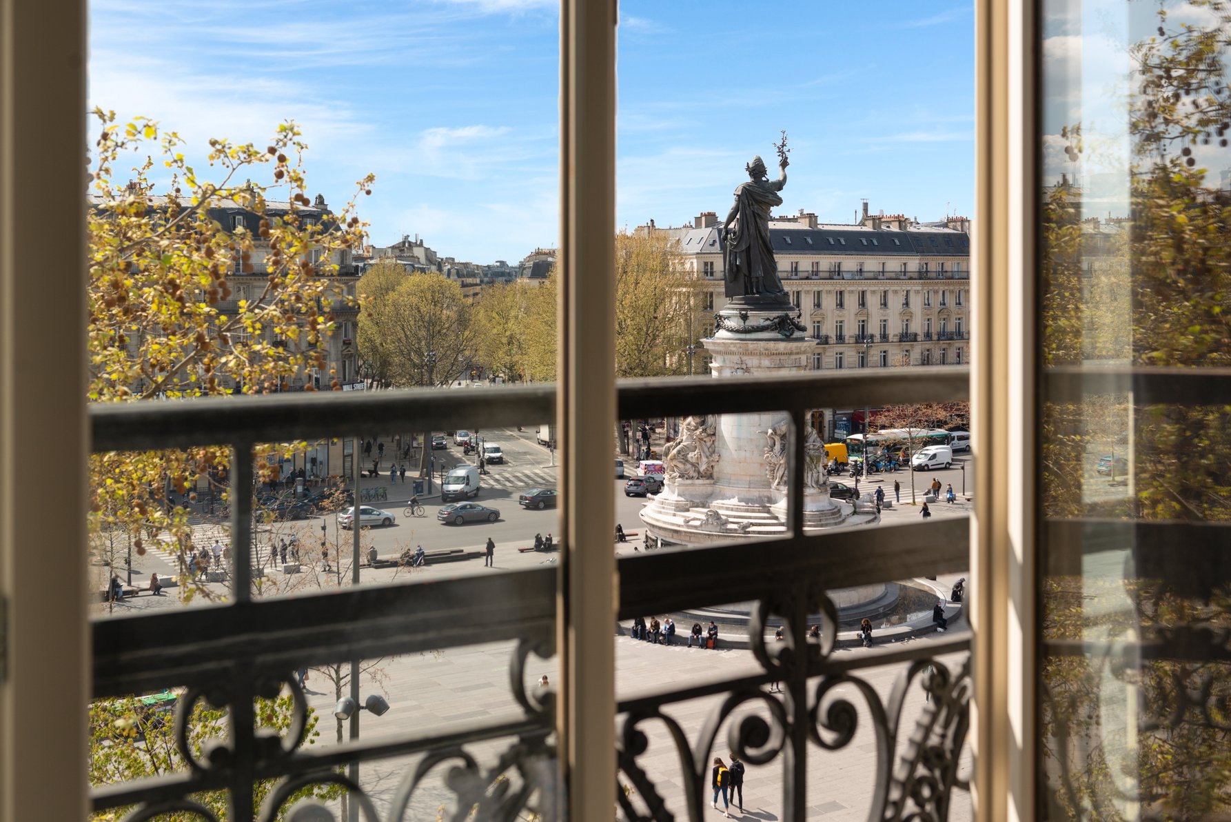 Crowne Plaza Paris Republique Room Type - Premium King Room with City View Crowne Plaza Paris Republique Room Type - Premium King Room with City View