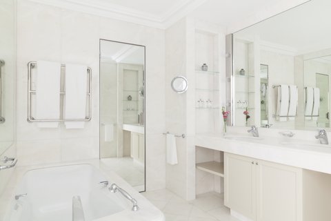 Le Bristol Paris Chambre Deluxe