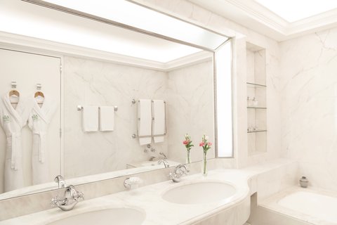 Le Bristol Paris Chambre Deluxe