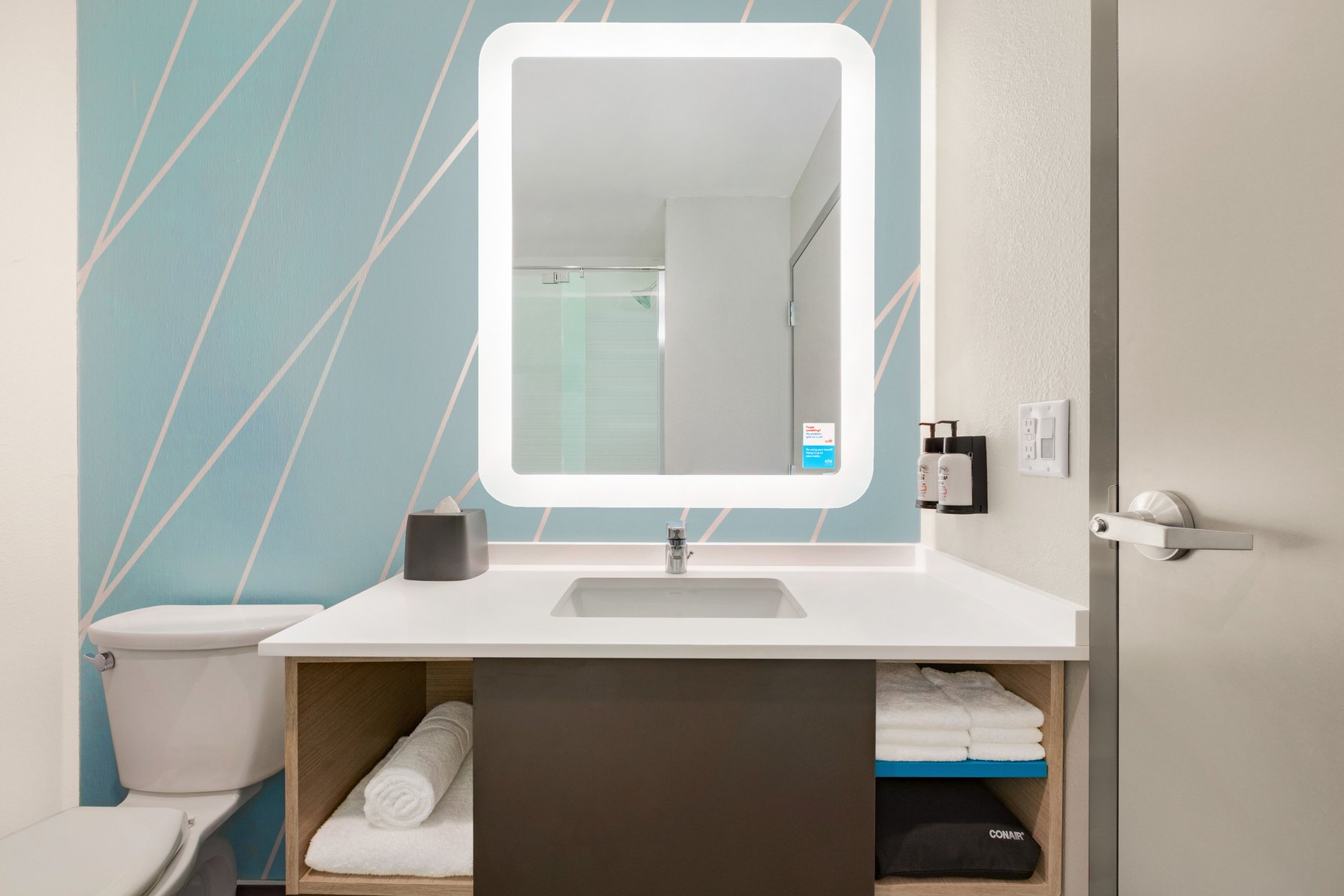 Avid hotels - Oklahoma City Airport Room Type - 1 King Standard Mobil Accessible Tub