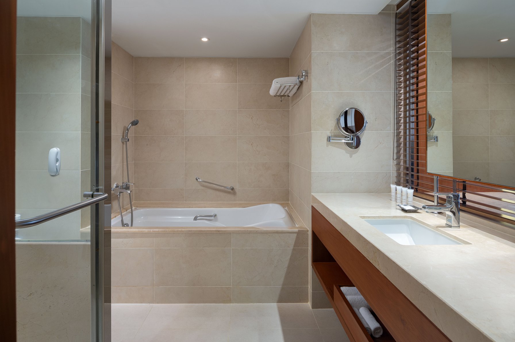 Crowne Plaza Bangkok Lumpini Park Room Type - 2 Single Standard Smoking 