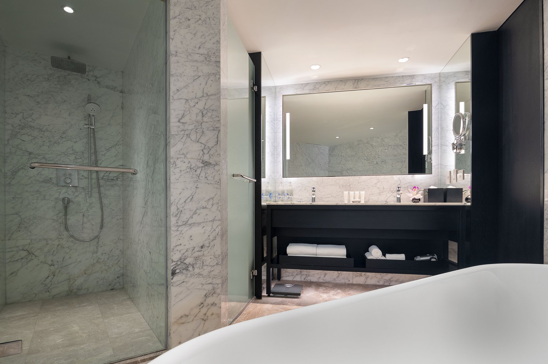 Crowne Plaza Bangkok Lumpini Park Room Type - 1 King Junior Suite Lumpini View Smoking