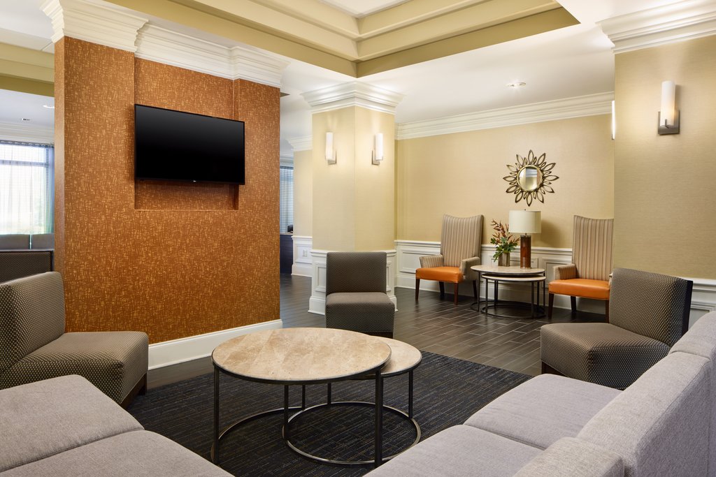 Holiday Inn Express & Suites Alpharetta/Winward hotel lobby.