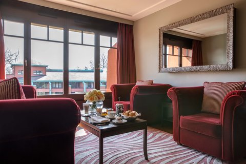 Executive Suite - Living Room