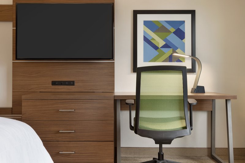 HOLIDAY INN EXP STES OPELIKA A