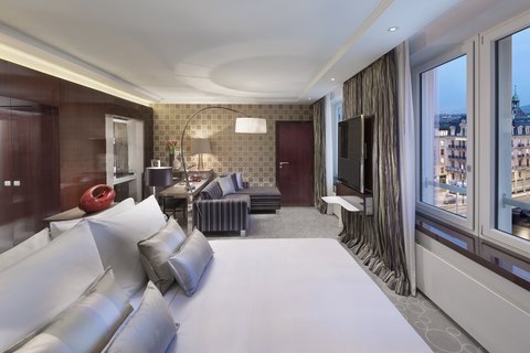 Deluxe Suite Bedroom