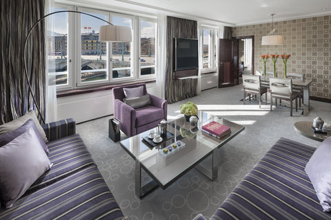 Deluxe Suite Living Room