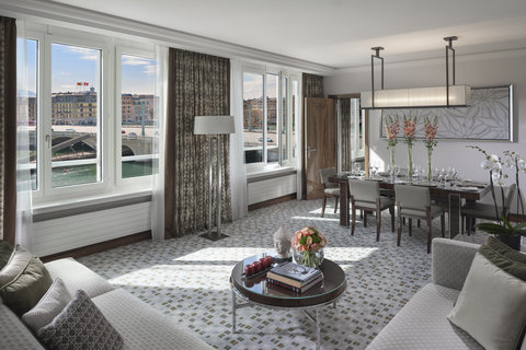 Deluxe Suite Living Room