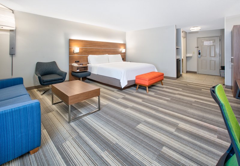 1 KING BED FEATURE ROOM NONSMOKING
