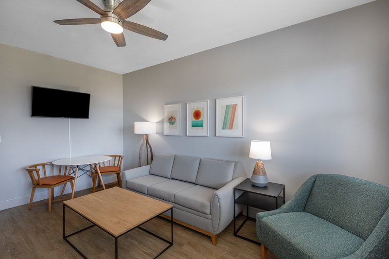 1 BEDROOM 1 BED SUITE