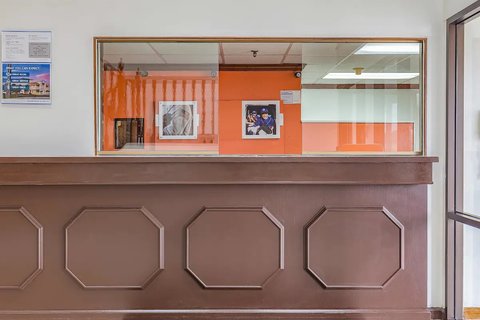 MH Magnuson Hotel Camelot Ponton Beach IL Property Amenity Front Desk