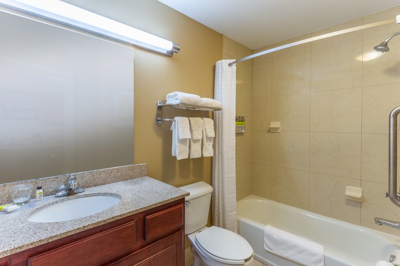 Candlewood Suites Airport
