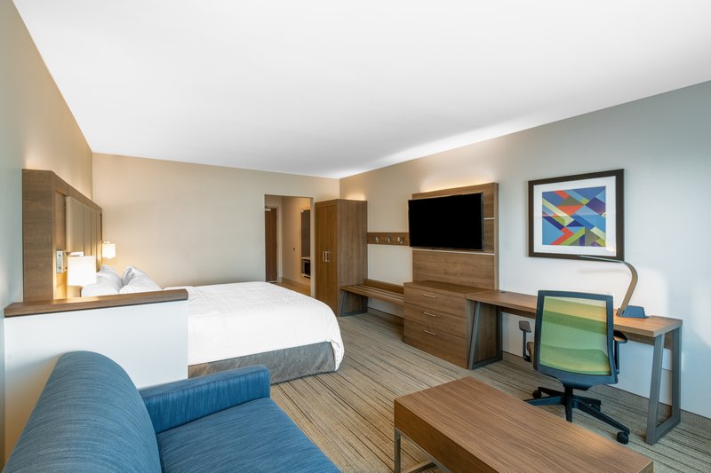 Holiday Inn Express and Suites Phoenix – Airport North