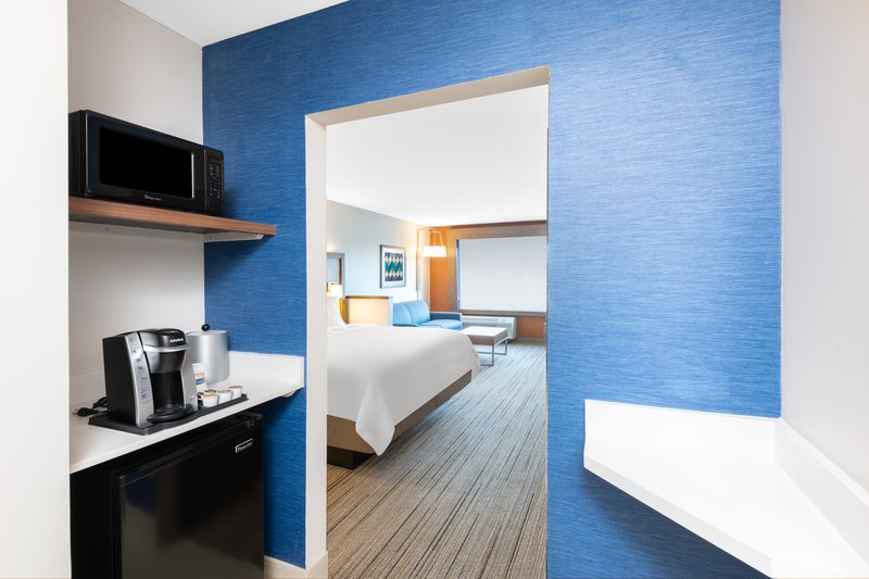 Holiday Inn Express and Suites Phoenix – Airport North