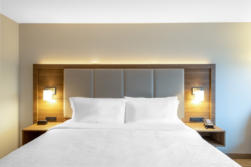 Holiday Inn Express and Suites Phoenix – Airport North