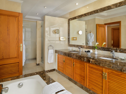 senator suite ocean bathroom